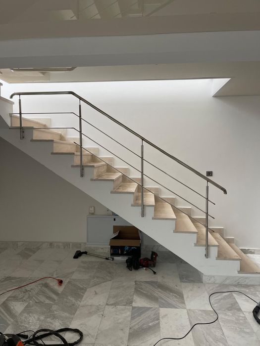 Executam lucrari garduri,porti si balustrazi de inox!