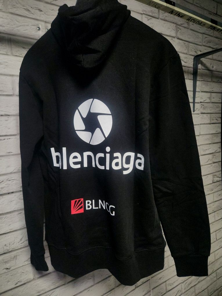 Balenciaga суичери в черно и бяло