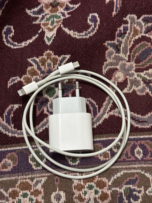 Айфон зарятка.