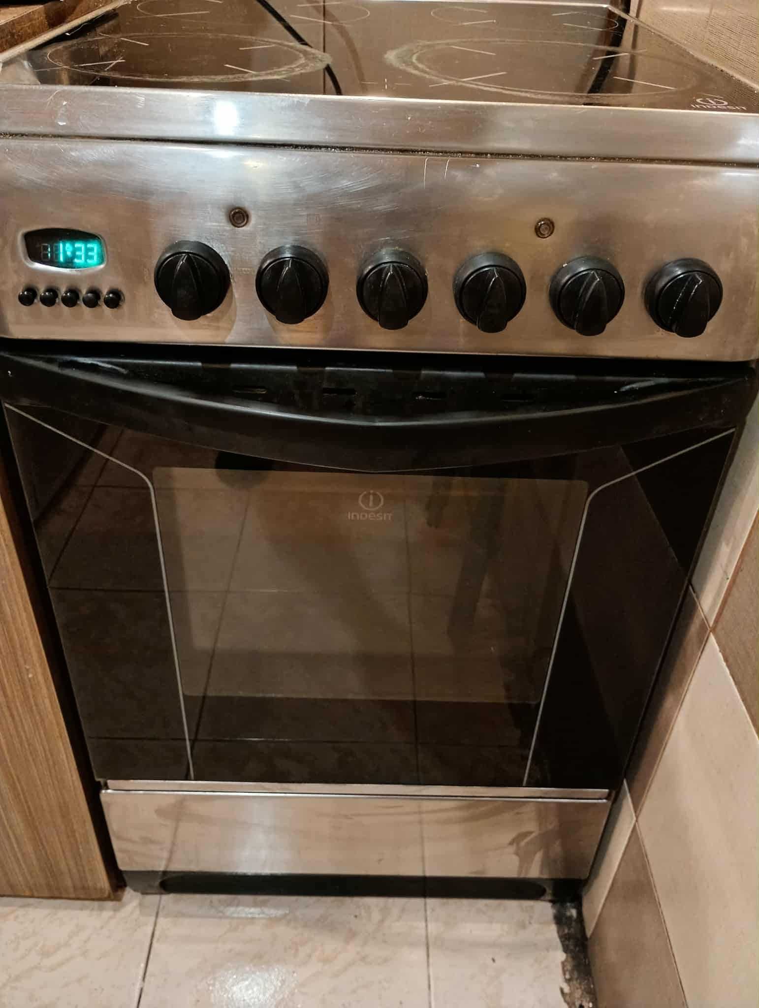 ПЕЧКА INDESIT,ИНДЕЗИТ с керамични котлони иноксова.Всичко работи.ПРОМО