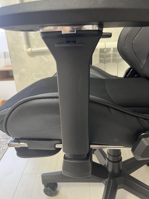 Продам игровое кресло