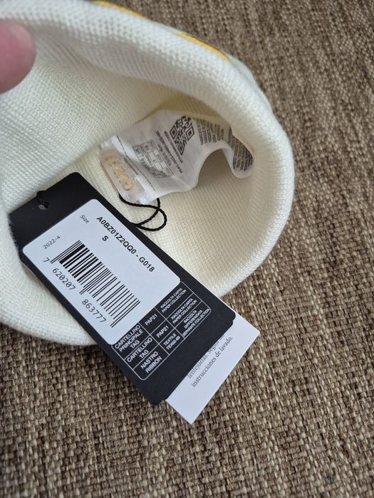 Детска шапка Guess
