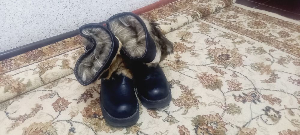 Продам мужские унты