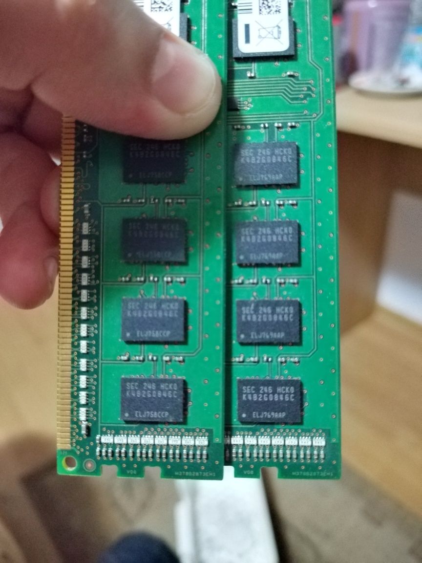 Plăcute RAM DDR3 2GB