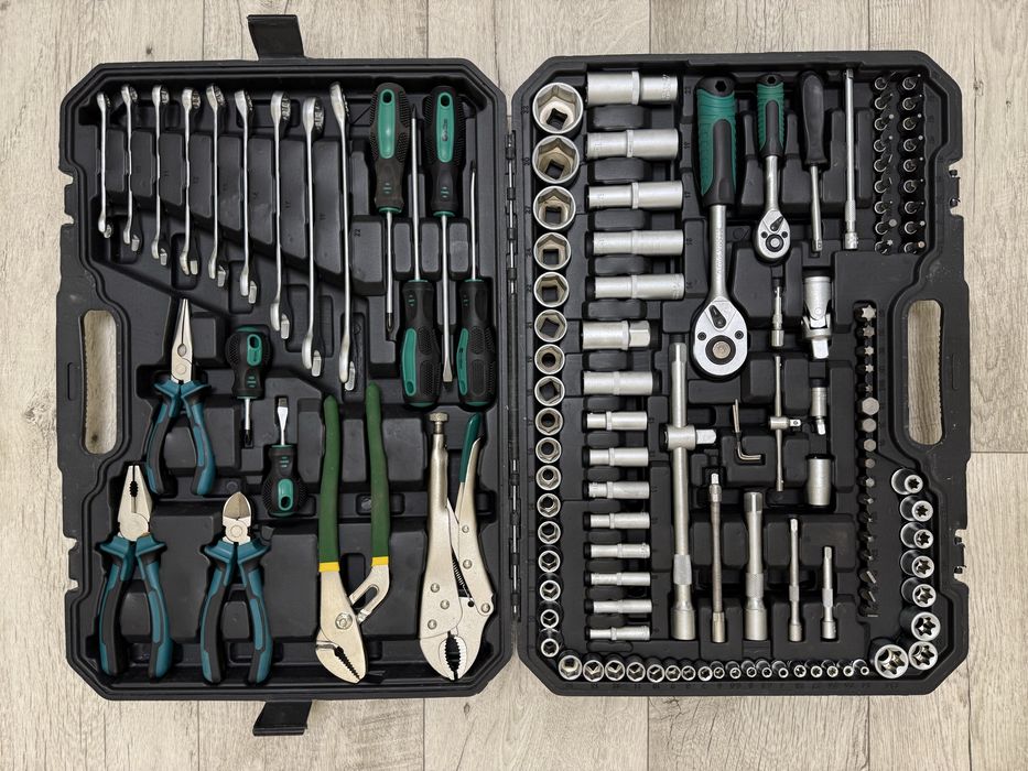 ПРОДАМ  Набор  инструментов  автомобильный 131 в 1