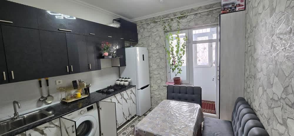 Uy sotiladi 3 honali 2 balkon 1 tasi yopilgan mebel tehnikalari bn