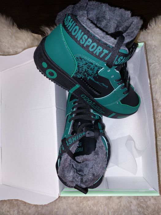 Vând adidași îmblăniți nr 41  noi în cutie