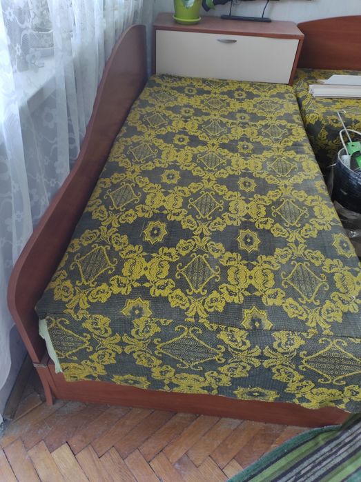 Единични легла с матраци 