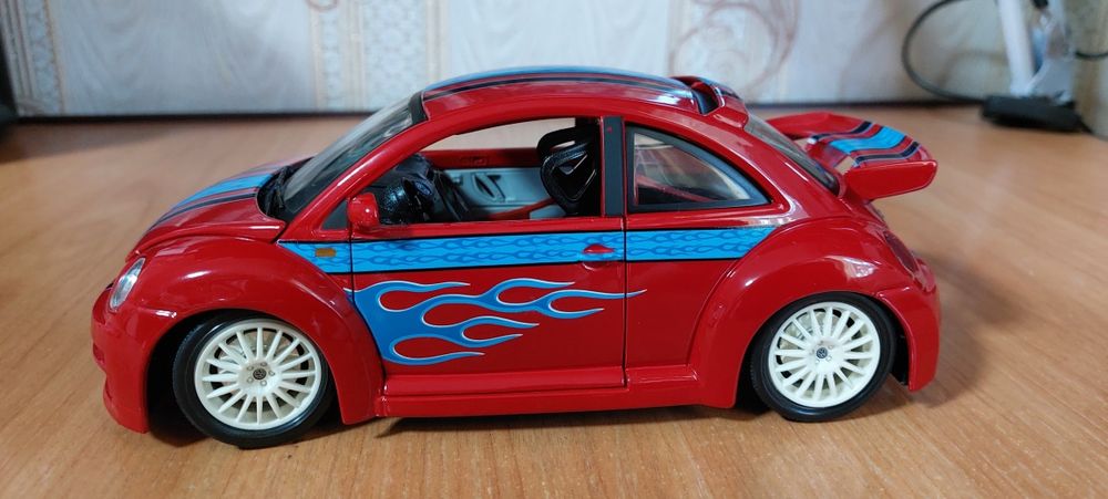 Масштабная модель автомобиля 1-18