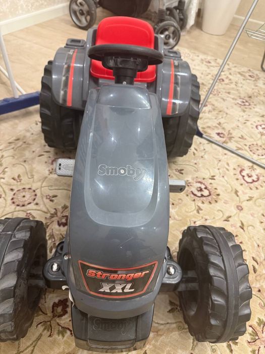 Детский трактор виде механической машины