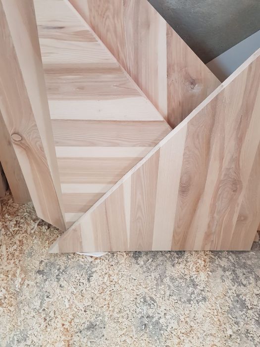 Trepte de lemn masiv