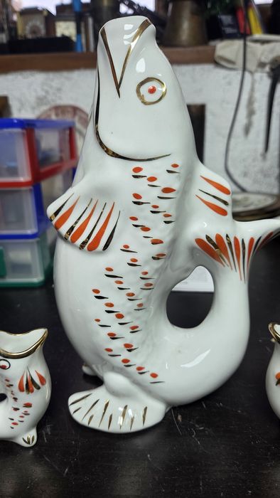 Порцеланова бутилка с чаши