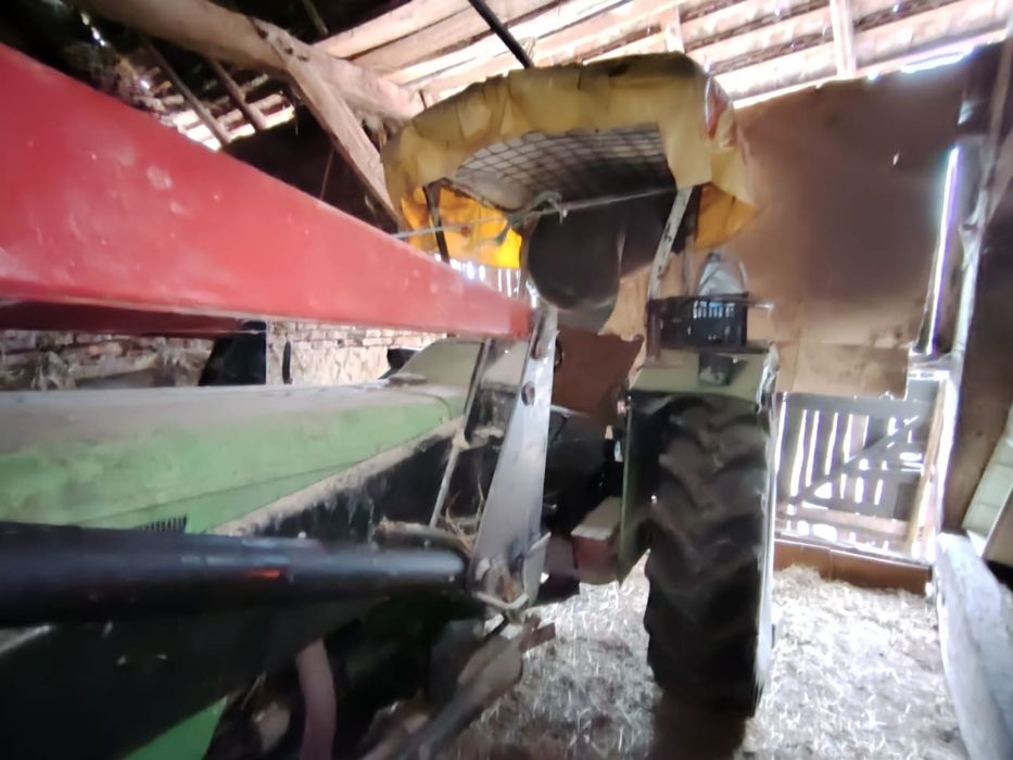 Tractor cu cupa Deutz-Fahr