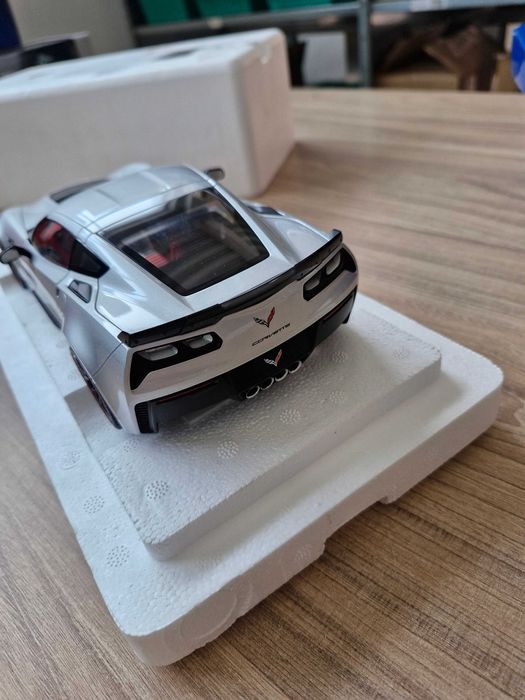 AutoArt Chevrolet Corvette C7Z06 1/18