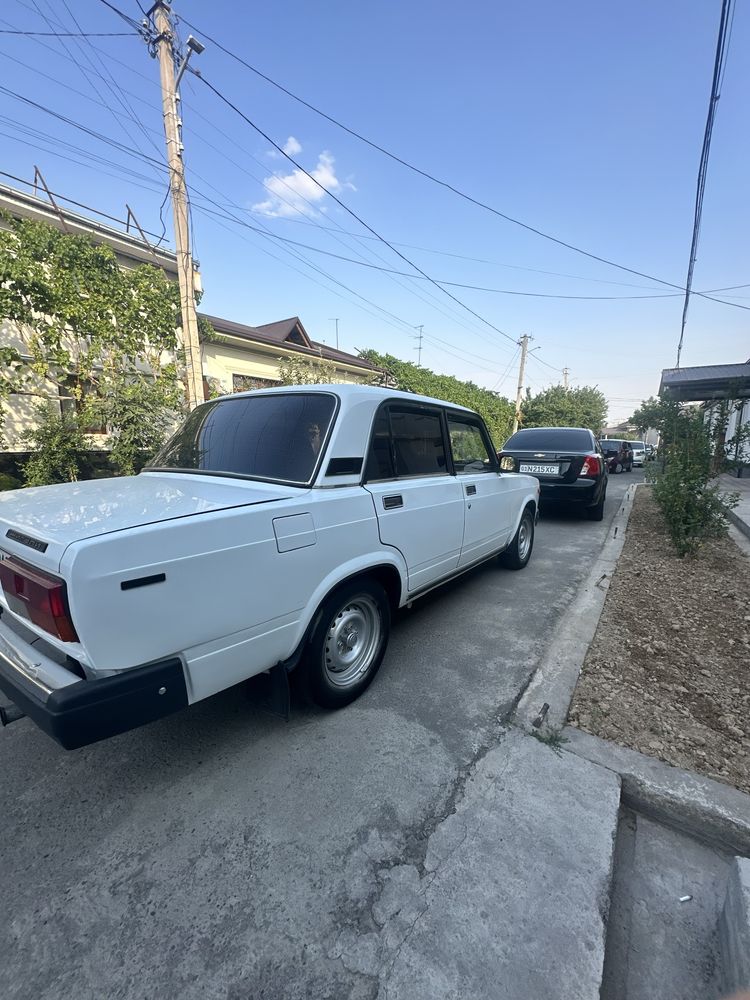 Lada.       2107