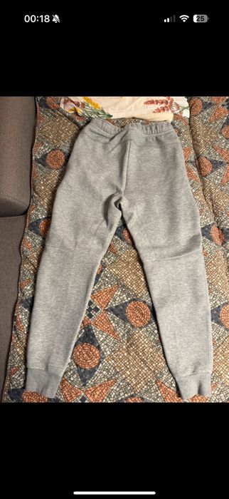Pantaloni Nike tech gri noi