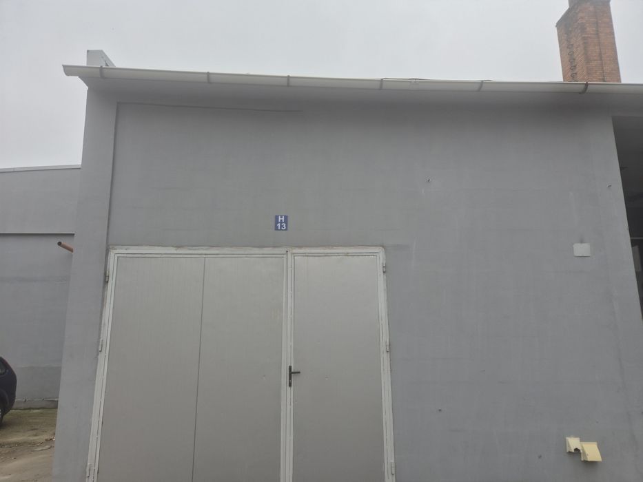 Închiriez Garaǰ Arad central ,aproape de malul mureșului.