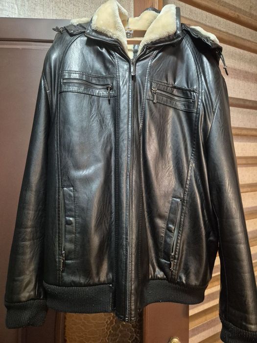 Мужская куртка с капюшоном