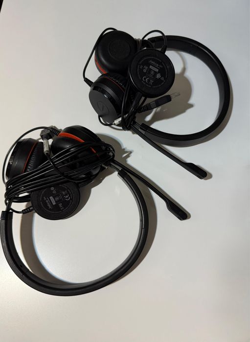 vand 2 perechi casti jabra in stare buna, sunet ok