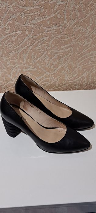 Продам туфли из натуральной кожи 39 размер