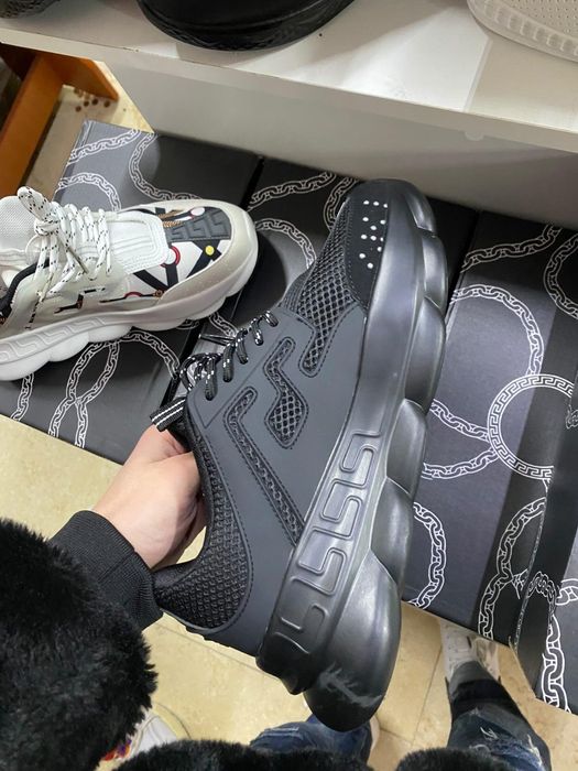 Vând adidași Versace