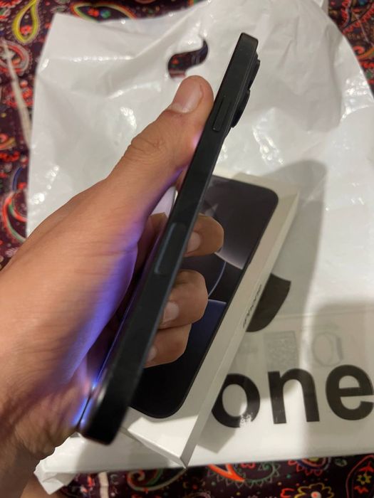 Iphone 16 pro max 940$