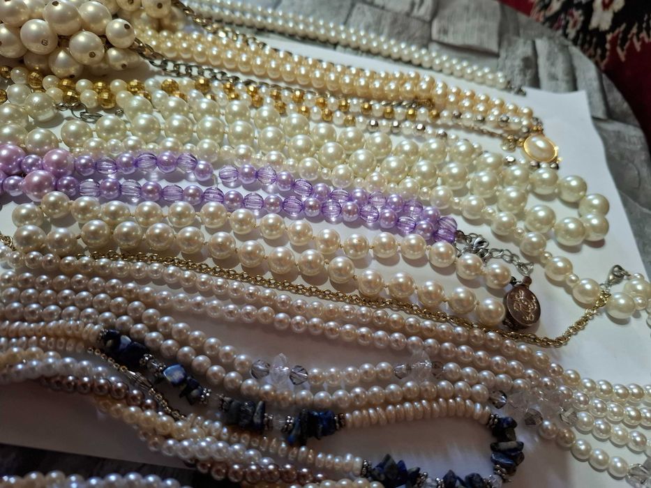 carti vechi , de colectie si  tablouri din dubai