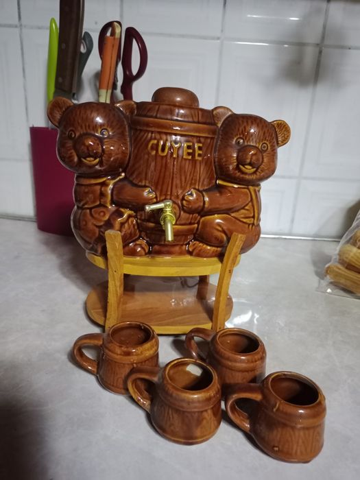 Продам аксессуар в виде бочонка с рюмочками