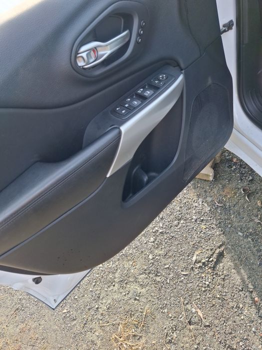 Dezmembrez jeep cheroke kl