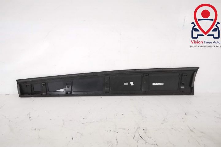 Фолксваген АйДи.4 / Volkswagen ID.4 Декоративна лайсна на предна дясна