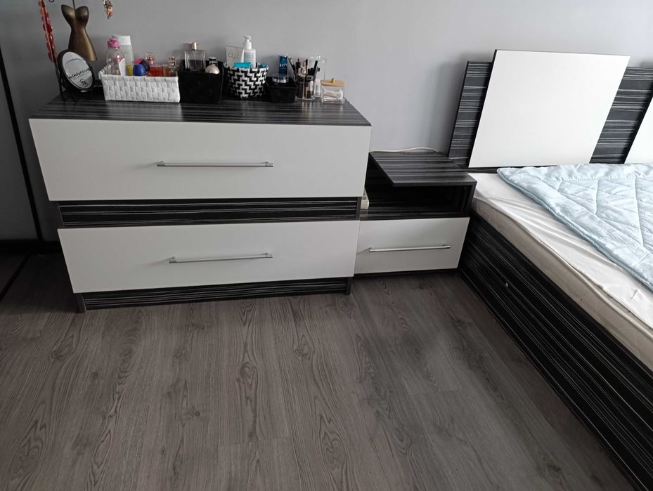 Спалня с Матрак Нани  и нощни шкафчета