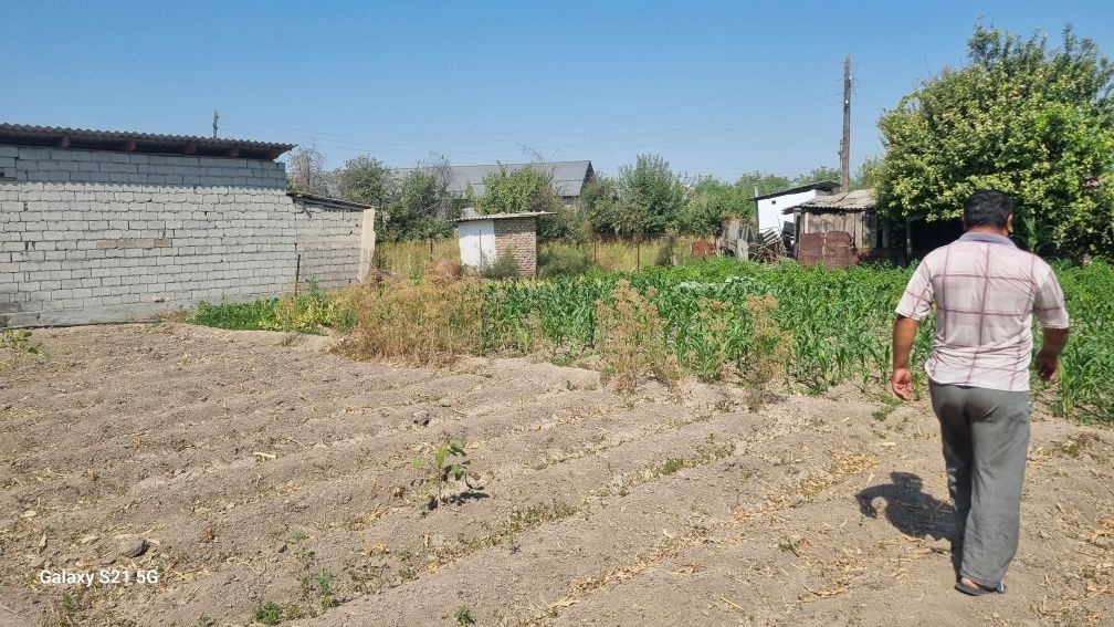 СРОЧНО. Продаётся дом с участком в уртачирчикском районе, не далек