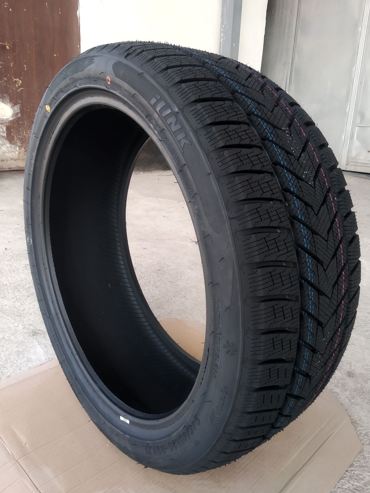 Разноширокий зимние автошины 245/40R20 - 275/35R20