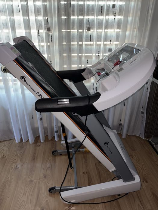 Bandă de alergat FitTronic D300