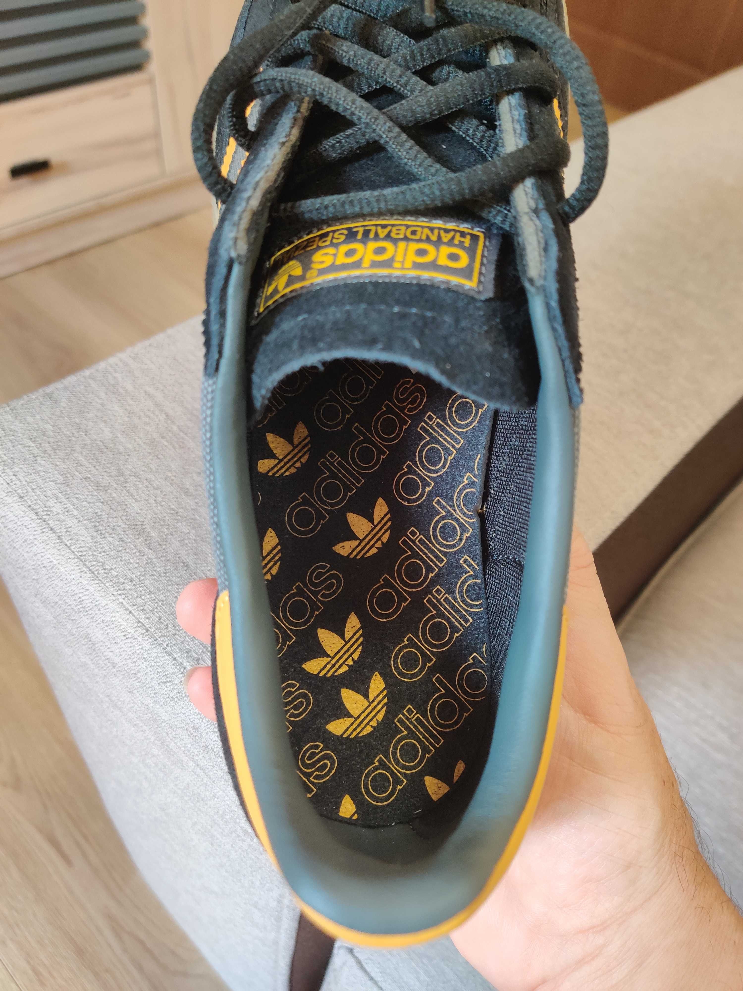 Велурени маратонки Adidas spezial 44 2/3