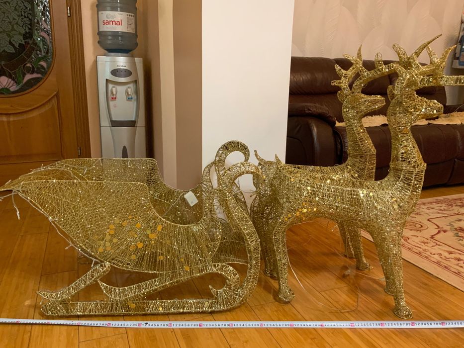 Новогодние сани с оленями