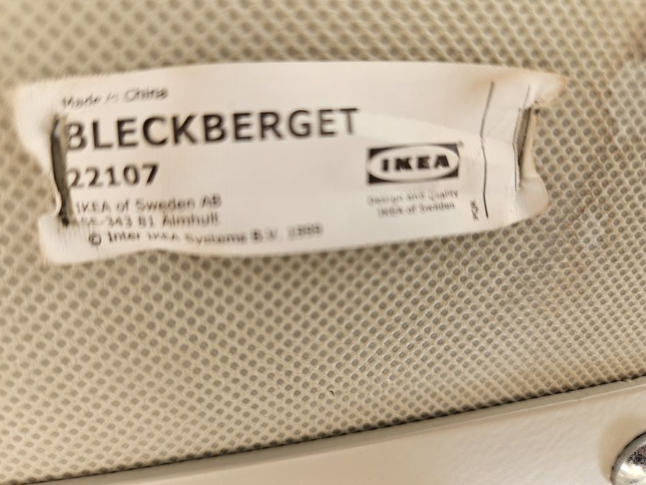 Стол IKEA       .