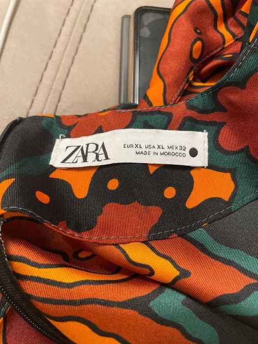 vand rochie deosebita de la Zara