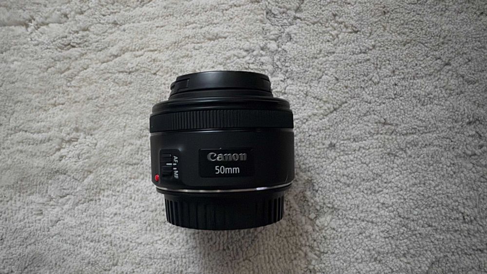 Canon EOS 77D + 3 obiective + accesorii – Pachet complet