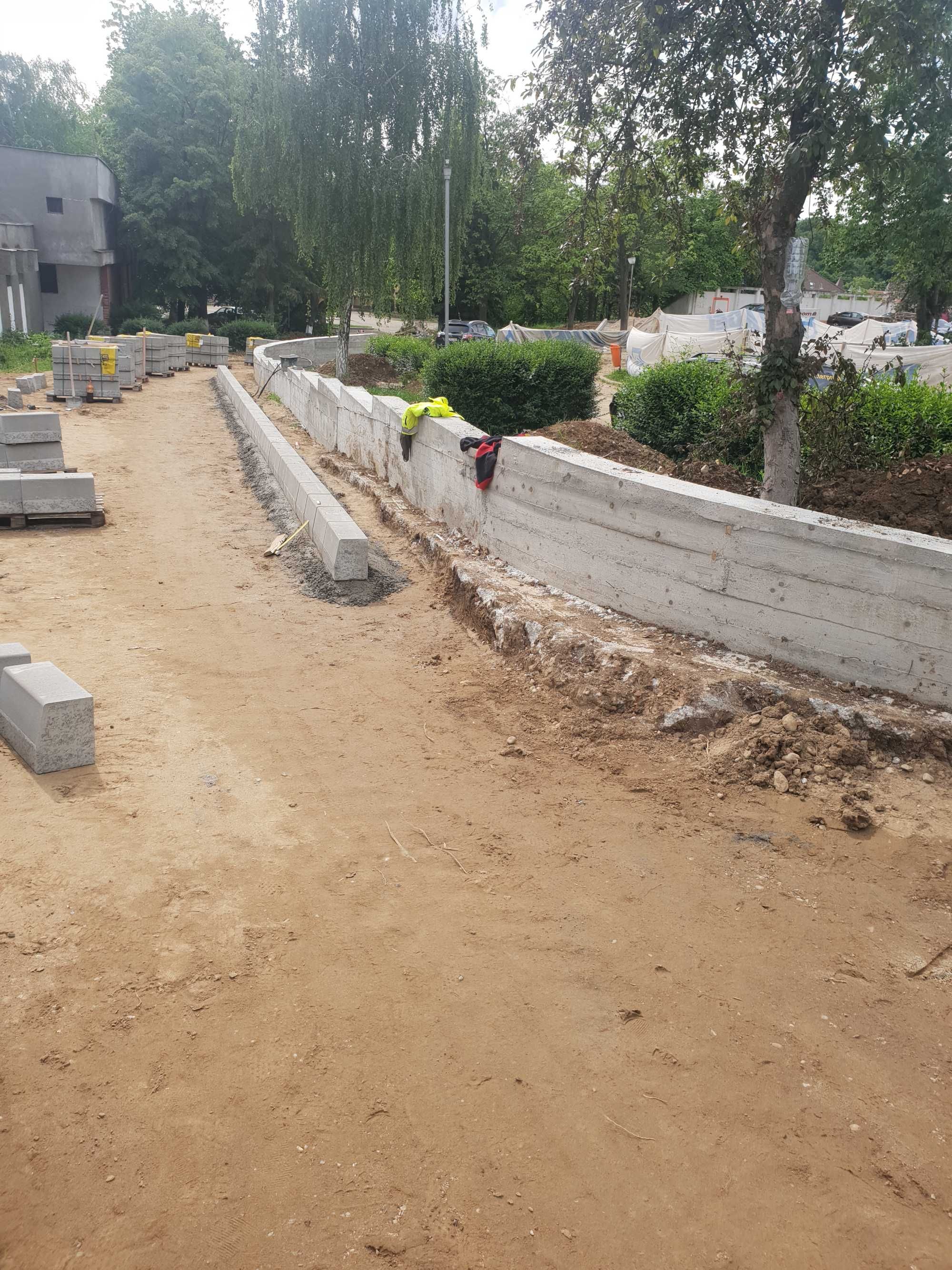 Amenajări parcări cu pavaje.