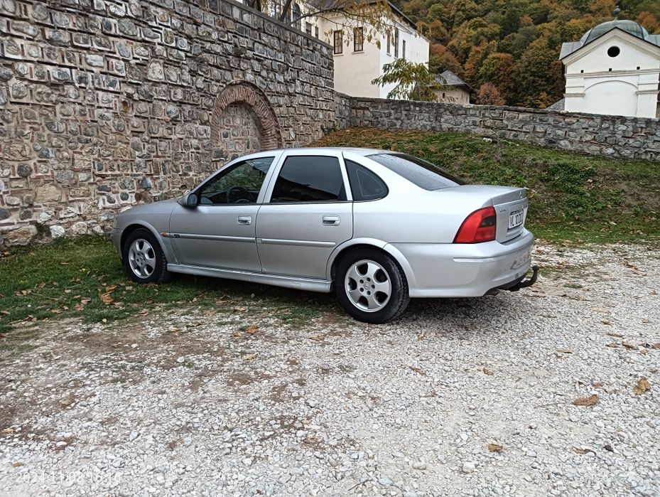 Vând Opel Vectra b