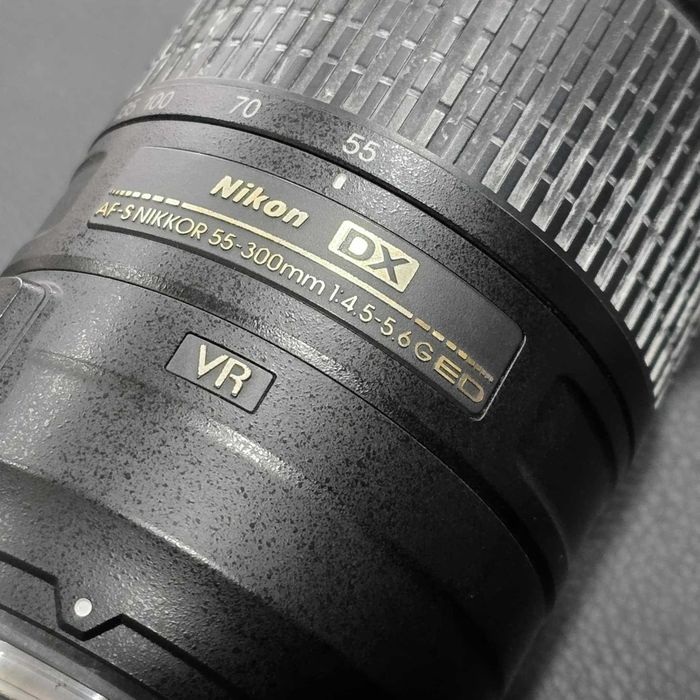 Обектив Nikon AF-S DX Nikkor 55-300mm f/4.5-5.6G ED VR