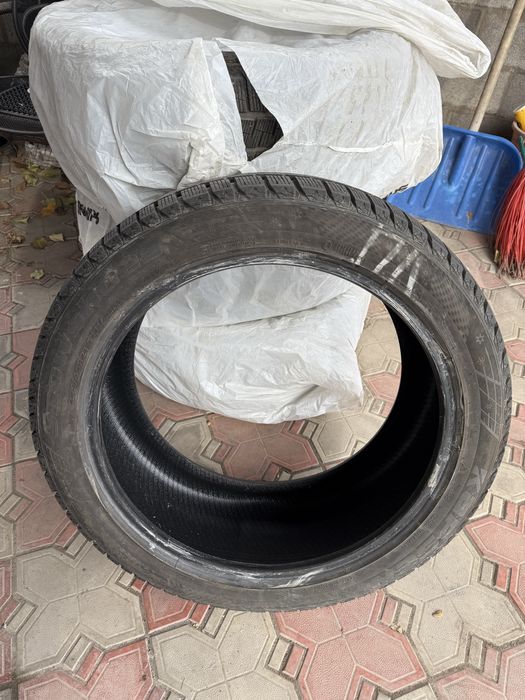 Продам зимнюю резину 295/40/R21