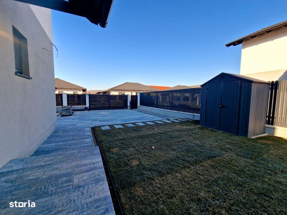 Case cu 3 sau 4 camere premium, 2 bai asfalt padure, in Livezeni