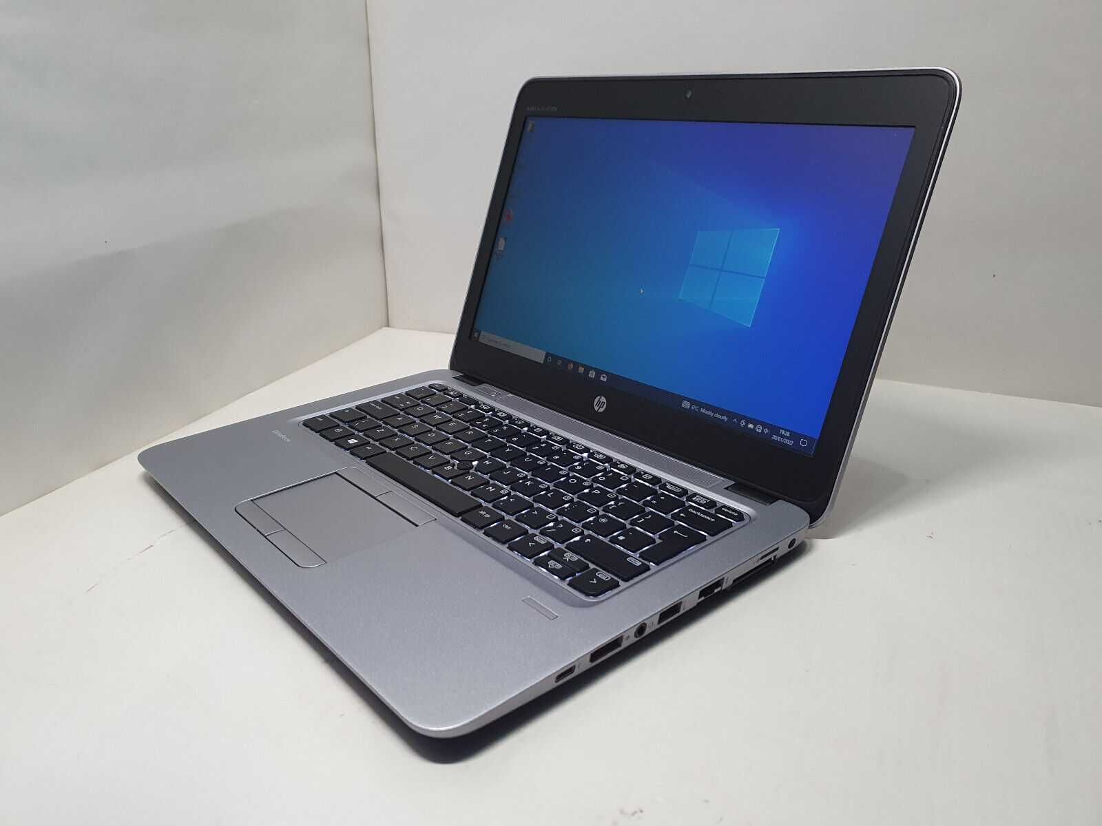 Лаптоп HP 820 G4 I5-7200U 8GB 256GB SSD 12.5 FULL HD Windows 10