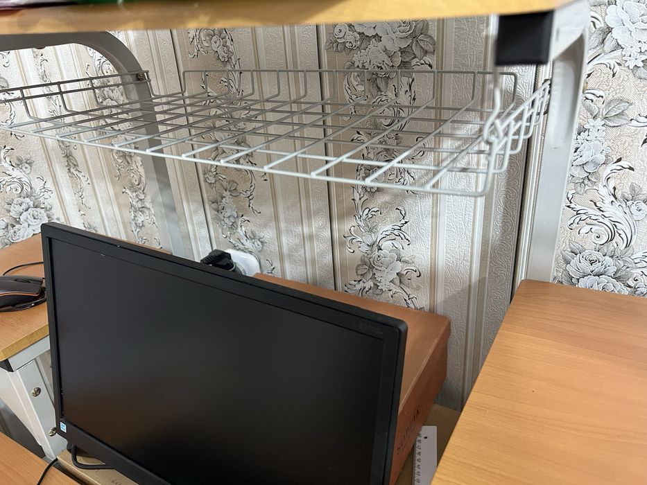 Стол компьютерный