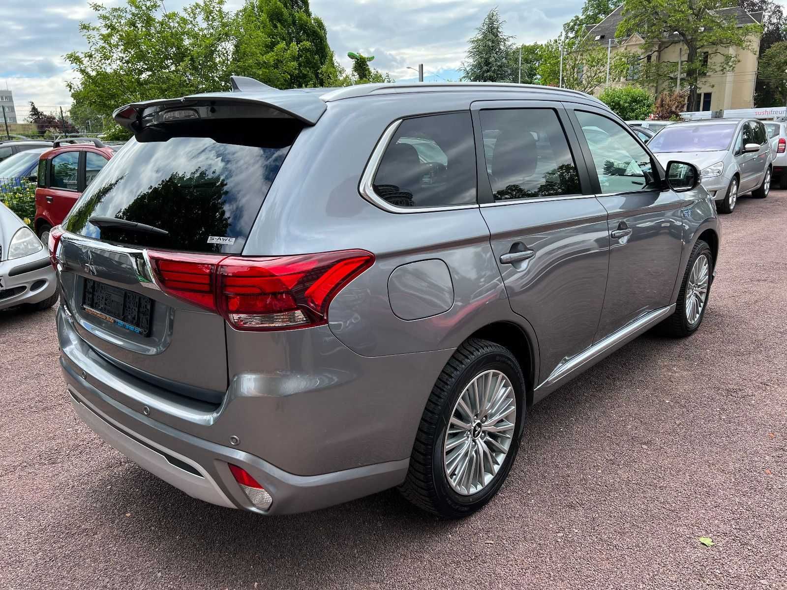 Vand Mitsubishi Outlander PHEV Plug-In Hibrid 4WD