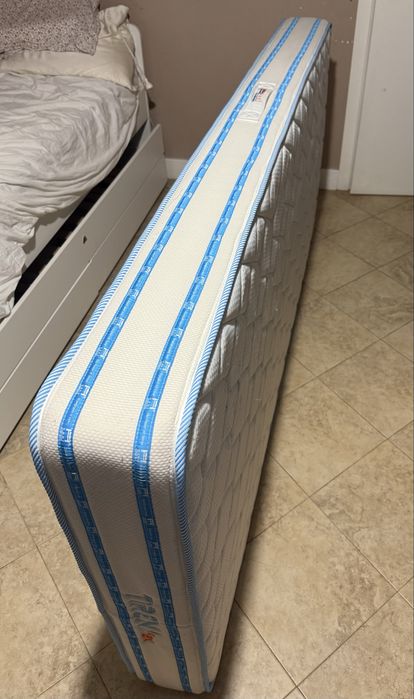 Еднолицев матрак Nani 90×200×18 см – отлично състояние