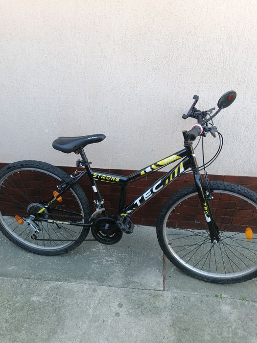 Bicicletă nouă și veche