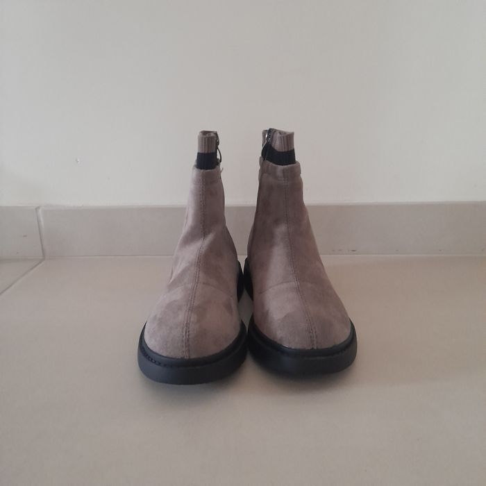 Vând încălțăminte pentru fetițe mărimea 36 pentru vreme uscată